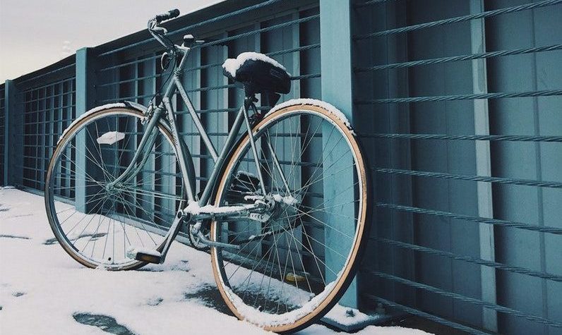 A bicycle in the snow.