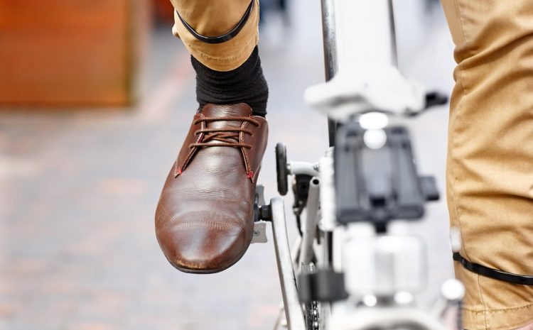  Clip VS Clipless pedals for commuting. 