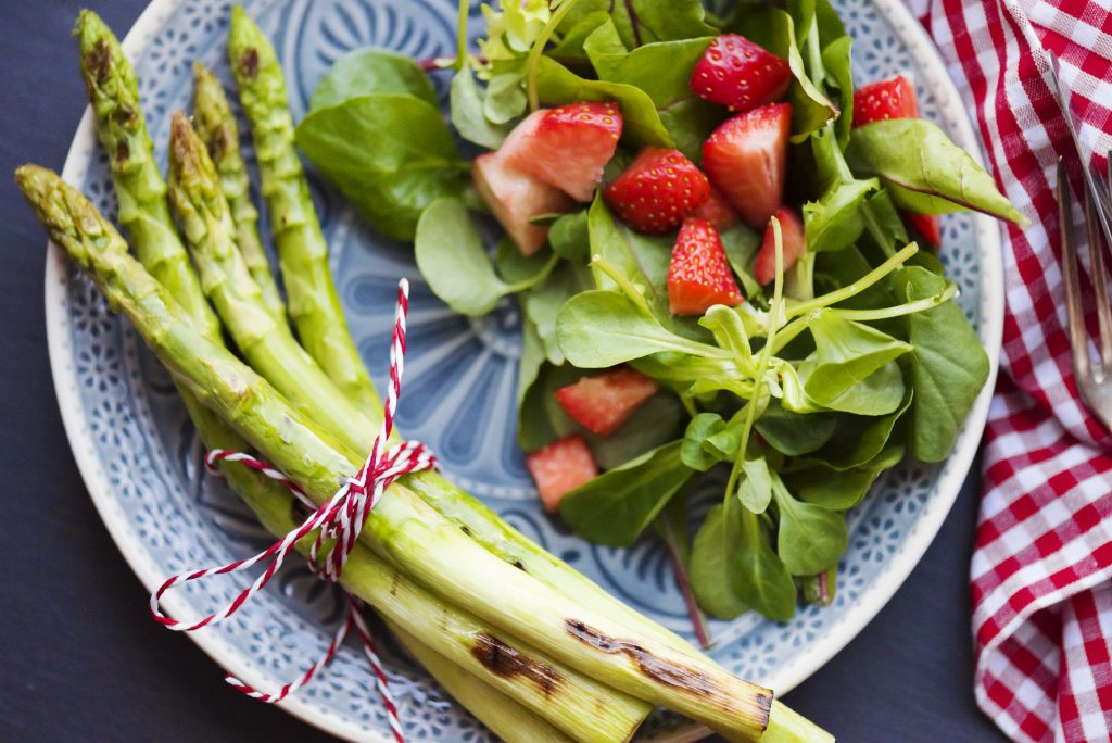 Grilled asparagus with strawberries and green leaf salad.